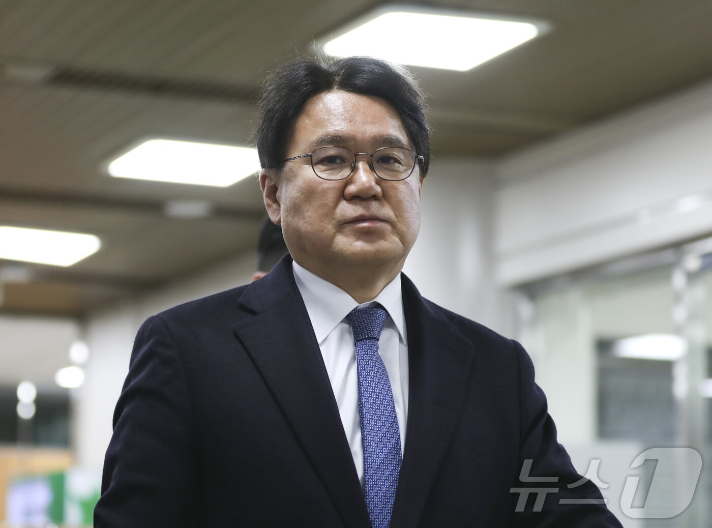 본문 이미지 - 황운하 조국혁신당 원내대표가 4일 오전 서울 서초구 서울고등법원에서 열린 문재인 정부 청와대의 ‘울산시장 선거 개입 의혹’ 항소심 선고에 출석하고 있다. (공동취재) 2025.2.4/뉴스1 ⓒ News1 박세연 기자