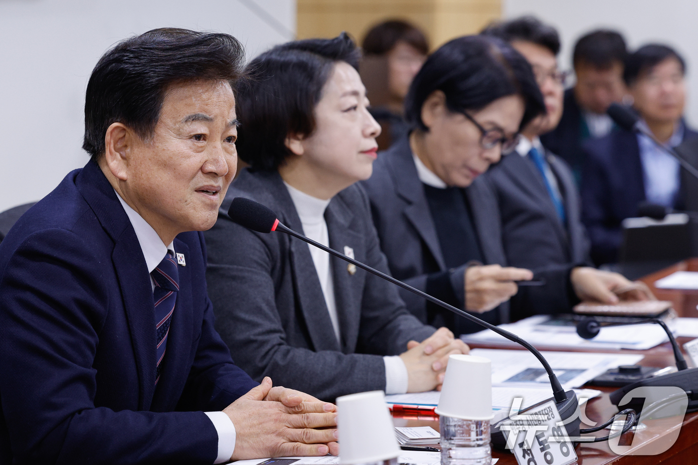 (서울=뉴스1) 안은나 기자 = 정동영 더불어민주당 AI진흥 TF단장이 4일 서울 여의도 국회의원회관에서 열린 '딥시크 쇼크 대응과 AI 발전 전략 긴급 간담회'에서 인사말을 하고 …