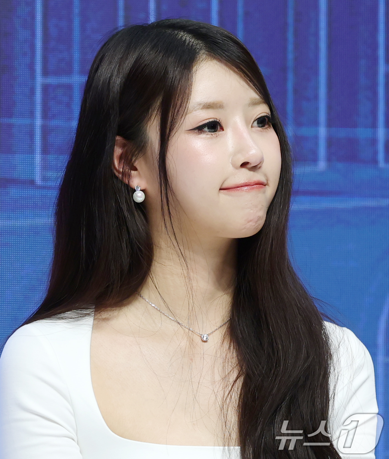 (서울=뉴스1) 권현진 기자 = 가수 이미주가 4일 오전 서울 강남구 강남 엘리에나 호텔에서 열린 Mnet ‘커플팰리스2’ 제작발표회에 참석해 송범근과의 결별설 질문을 듣고 있다. …