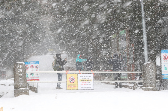 주말 제주도에 태풍급 강풍과 눈…내일 오후부터 초속 26m 이상(종합)