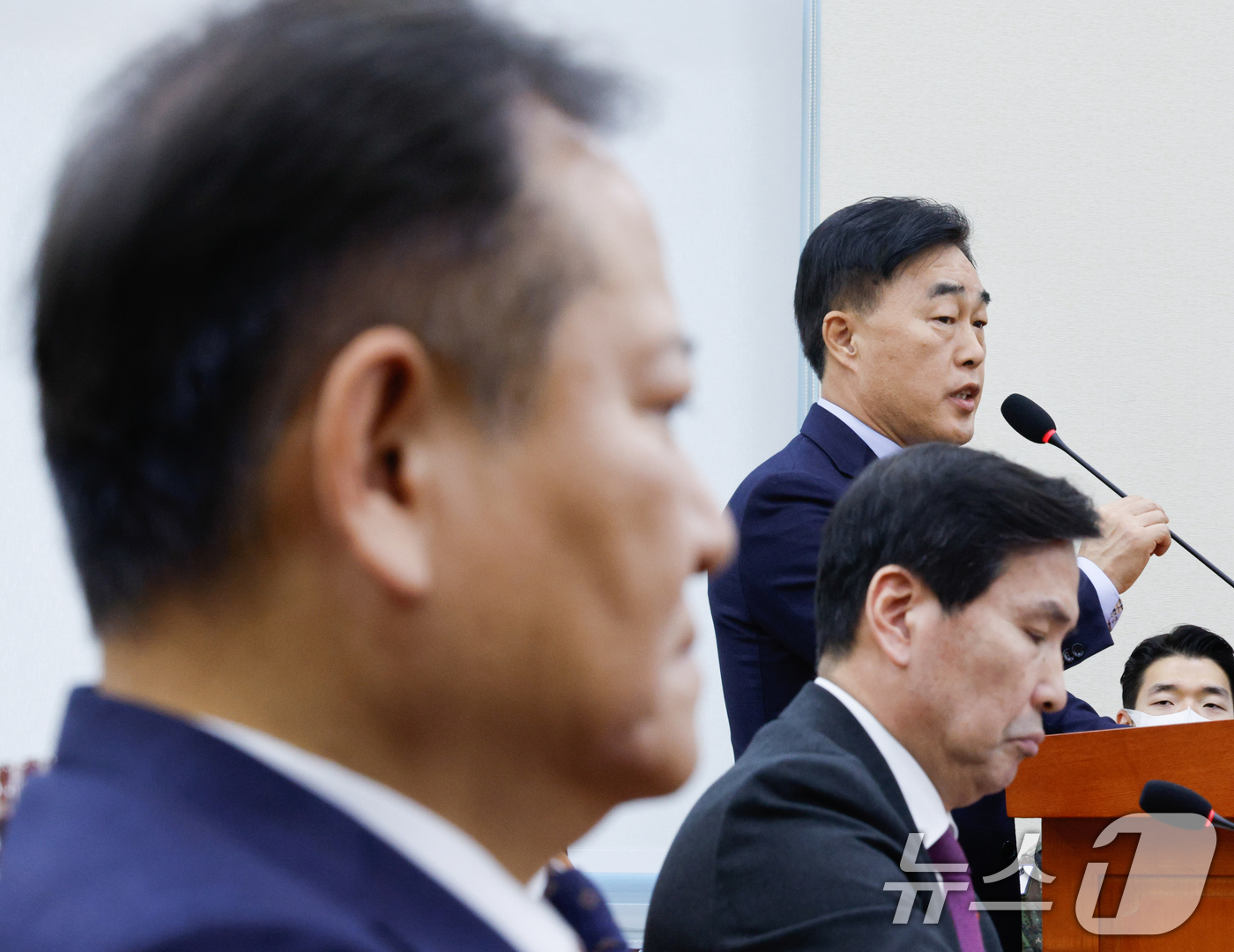 (서울=뉴스1) 안은나 기자 = 허석곤 소방청장이 4일 서울 여의도 국회에서 열린 '윤석열 정부의 비상계엄 선포를 통한 내란 혐의 진상규명 국정조사 2차 청문회'에서 이상민 당시 …