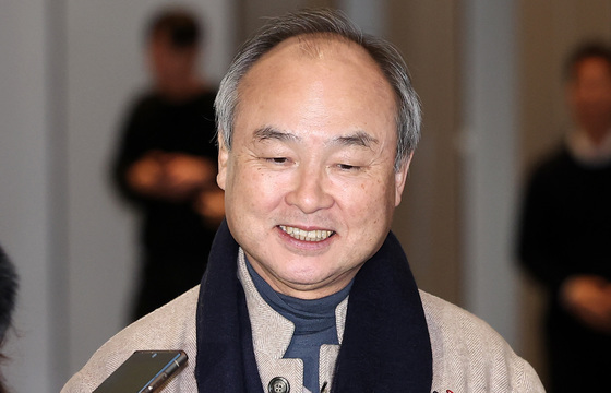 손정의, 머스크 '우주 데이터센터' 일축…"AI 승부 지상서 결판"
