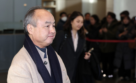 손정의 소프트뱅크 '日 시총 1위' 등극…22년 도요타 제왕 꺾어