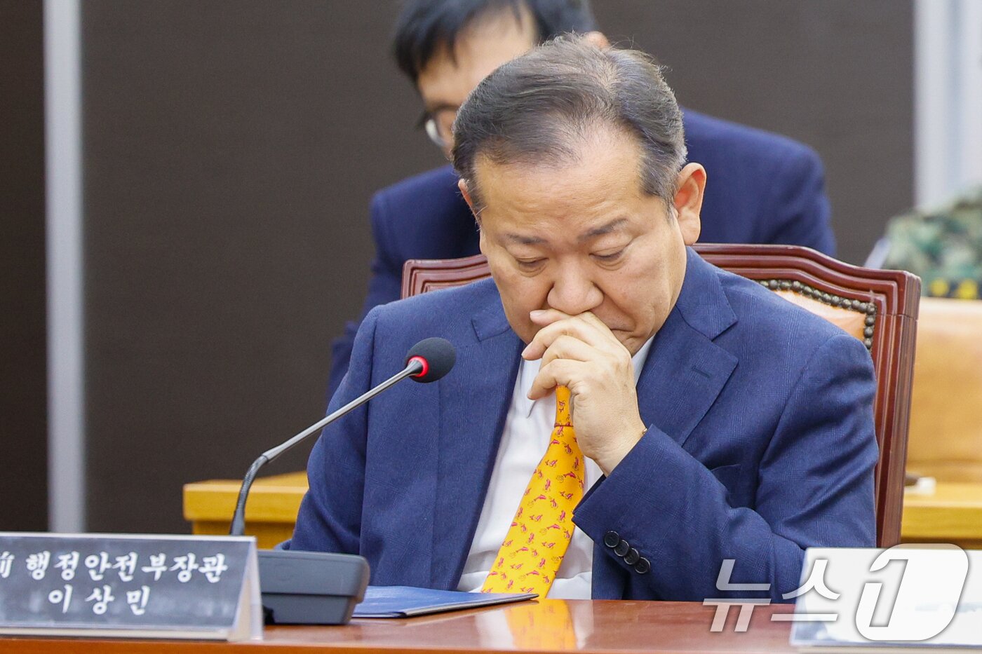 본문 이미지 - 이상민 전 행정안전부 장관이 4일 서울 여의도 국회에서 열린 &#39;윤석열 정부의 비상계엄 선포를 통한 내란 혐의 진상규명 국정조사 2차 청문회&#39;에 출석해 의원 질의를 듣고 있다. 2025.2.4/뉴스1 ⓒ News1 안은나 기자
