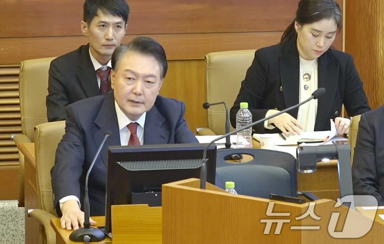 (서울=뉴스1) = 윤석열 대통령이 4일 서울 종로구 헌법재판소에서 열린 본인에 대한 탄핵심판 5차 변론에 피청구인으로 출석해 발언하고 있다. (헌법재판소 제공) 2025.2.4/ …