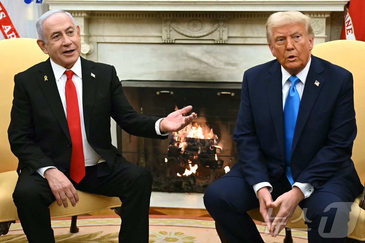 본문 이미지 - 도널드 트럼프 미국 대통령이 4일&#40;현지시간&#41; 워싱턴 백악관에서 베냐민 네타냐후 이스라엘 총리와 회담을 하고 있다. 2025.02.05 ⓒ AFP=뉴스1 ⓒ News1 우동명 기자