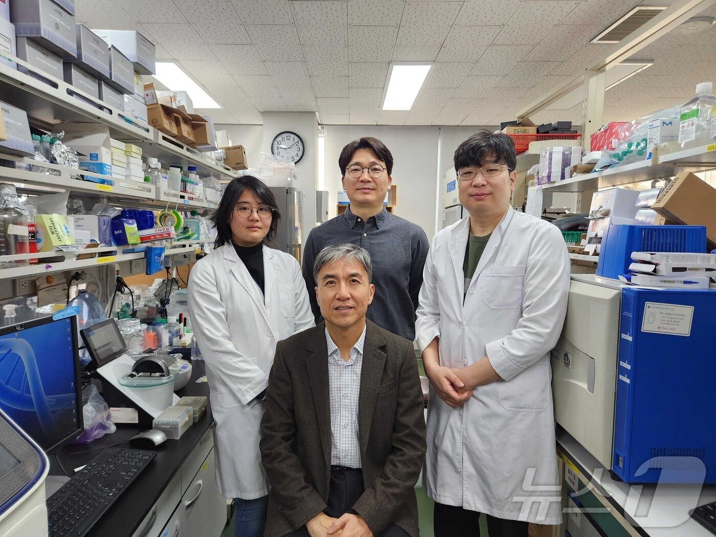 본문 이미지 - 왼쪽부터 시계방향으로 KAIST 정서윤 박사과정, 신동관 박사, 공정렬 박사, 조광현 교수. (KAIST 제공)/뉴스1