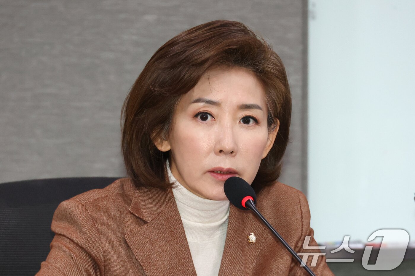 본문 이미지 - 나경원 국민의힘 의원이 5일 오전 서울 여의도 국회 의원회관에서 열린 &#39;대한민국 경제 재도약을 위한 정책간담회, 1탄 건설 산업 경청회&#39;에 참석해 인사말을 하고 있다. 2025.2.5/뉴스1 ⓒ News1 이광호 기자