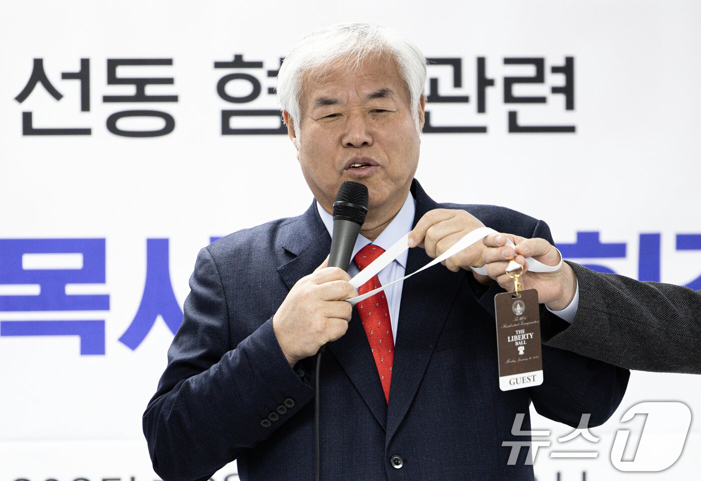 본문 이미지 - 전광훈 사랑제일교회 목사가 5일 오전 서울 여의도 자유통일당 당사에서 기자회견을 열고 내란 선동 혐의 관련 입장을 말하고 있다. 2025.2.5/뉴스1 ⓒ News1 이재명 기자