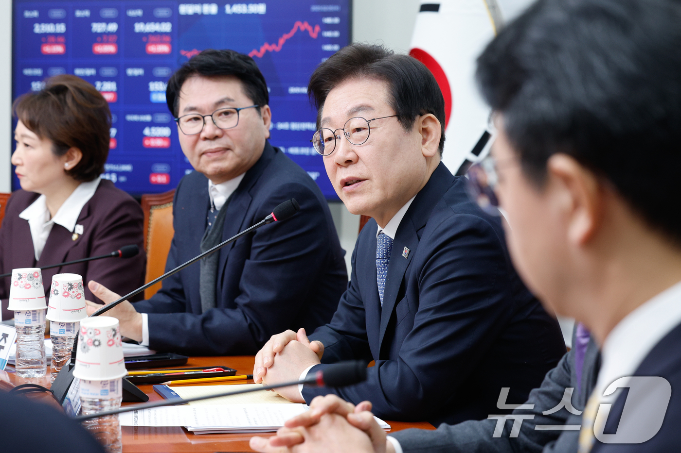 (서울=뉴스1) 안은나 기자 = 이재명 더불어민주당 대표가 5일 서울 여의도 국회에서 열린 '트럼프 2.0 시대 핵심 수출기업의 고민을 듣는다 : 종합토론'에 참석해 모두 발언하고 …