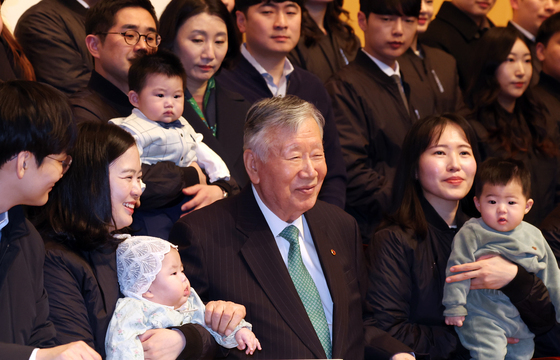 '출산하면 1억' 통 큰 부영, 올해도 36억 쐈다…2억 받은 직원도 11명