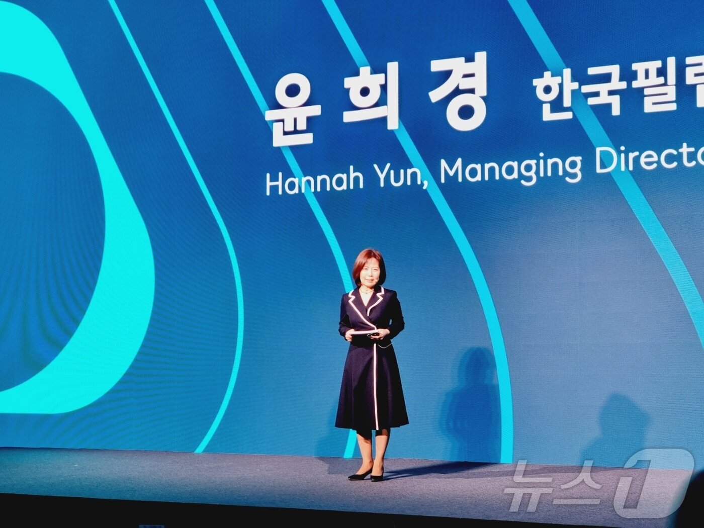 본문 이미지 - 5일 오전 서울 중구 을지로 롯데호텔 서울 크리스탈볼룸에서 한국필립모리스의 궐련형 전자담배 기기 ''아이코스 일루마 (IQOS ILUMA i)' 시리즈 출시 관련 기자간담회가 진행됐다. 윤희경 한국필립모리스 대표가 인사말을 하고 있다. ⓒ News1 이형진 기자