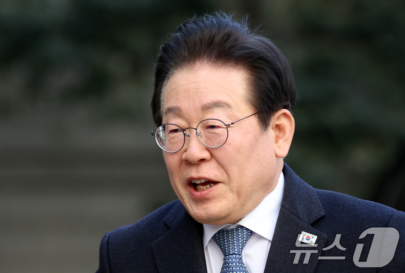 (서울=뉴스1) 김명섭 기자 = 더불어민주당 이재명 대표가 5일 서울 서초구 서울고등법원에서 열린 공직선거법 위반 사건 항소심 2심 공판에 출석하고 있다. 한편 이 대표 측은 지난 …