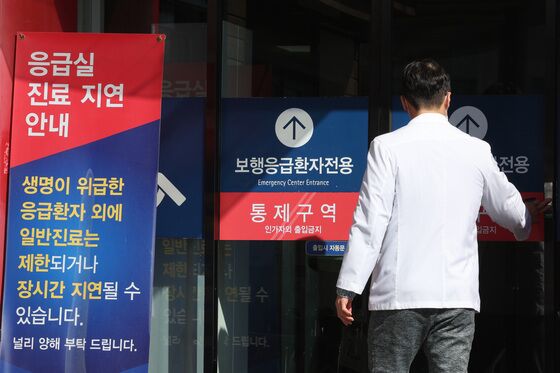 응급실 의사들 "정부, 취약지 전문의 순환근무·인프라 강화 도와야"