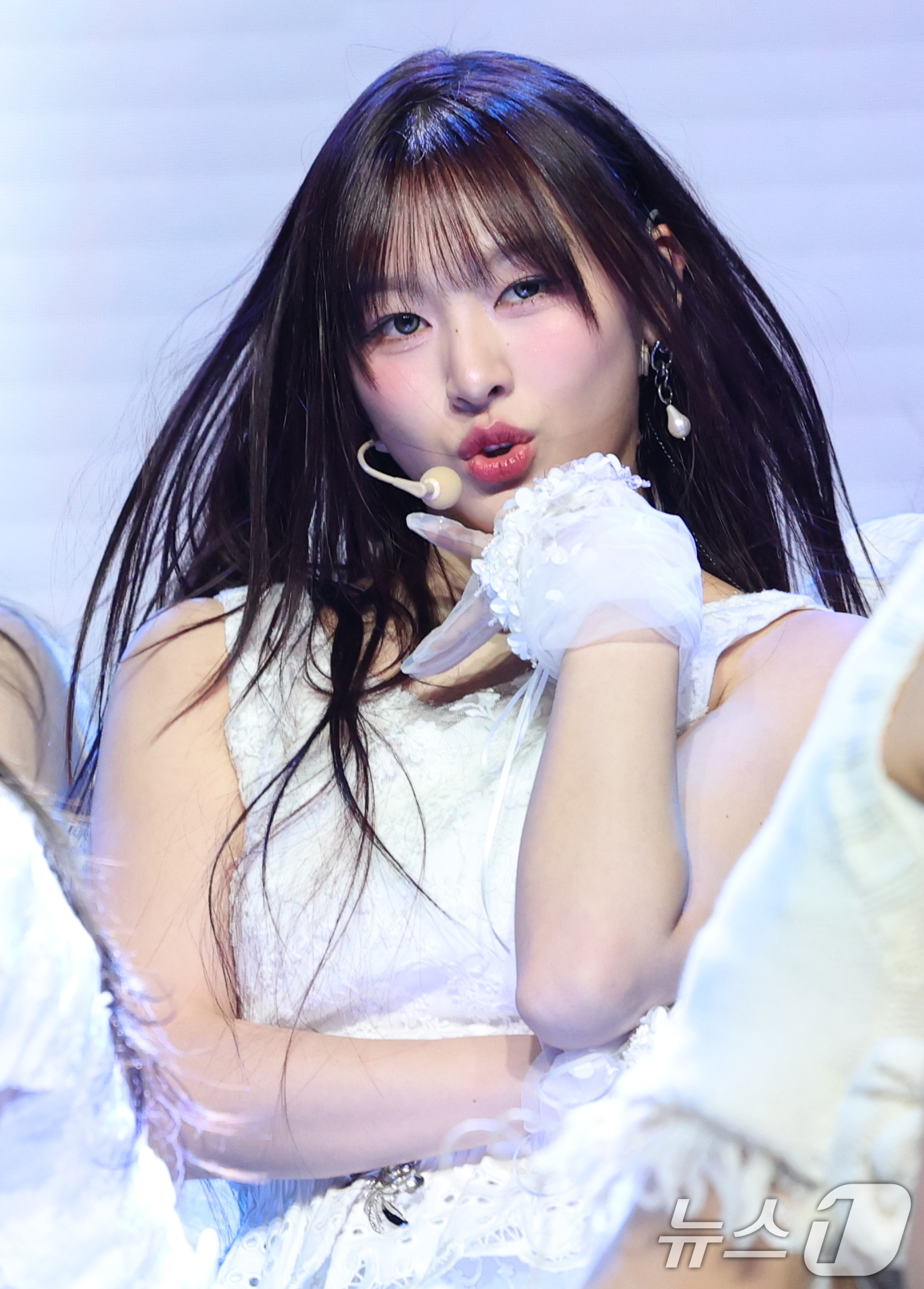 (서울=뉴스1) 권현진 기자 = 그룹 리센느 미나미가 5일 오후 서울 강남구 일지아트홀에서 가진 미니 2집 'Glow Up(글로우 업)' 발매 기념 쇼케이스에서 신곡을 선보이고 있 …