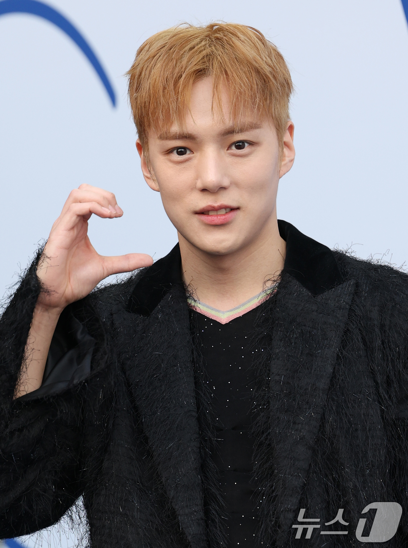 (서울=뉴스1) 권현진 기자 = 몬스타엑스 민혁이 5일 서울 중구 동대문디자인플라자(DDP)에서 열린 ‘2025 F/W서울패션위크’ '한나신' 패션쇼에 참석해 포즈를 취하고 있다. …