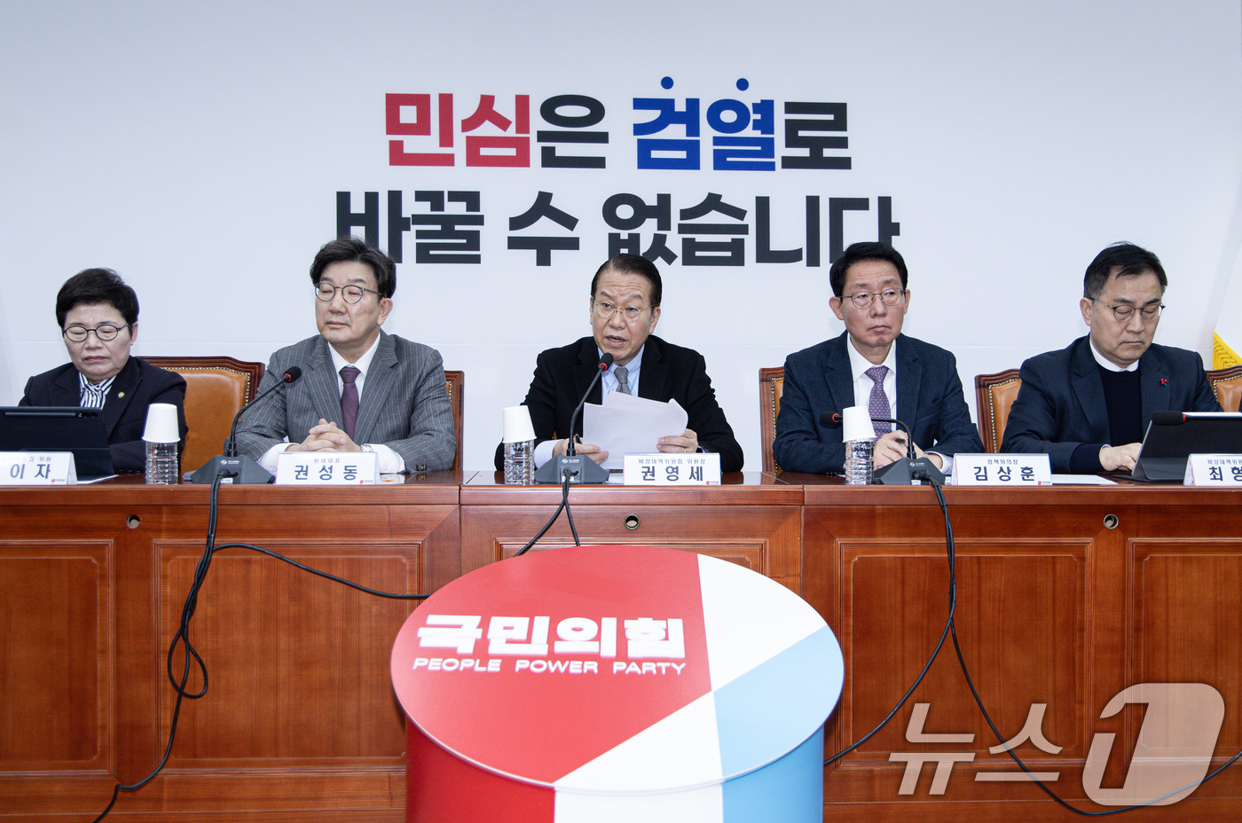 (서울=뉴스1) 이재명 기자 = 권영세 국민의힘 비상대책위원장이 6일 오전 서울 여의도 국회에서 열린 비상대책위원회의에서 발언을 하고 있다. 2025.2.6/뉴스1