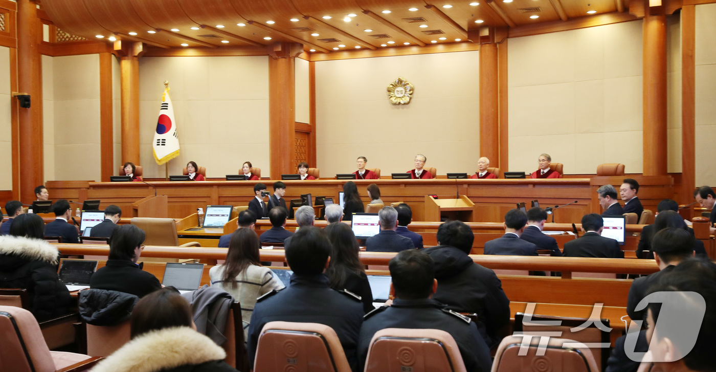 (서울=뉴스1) 사진공동취재단 = 6일 서울 종로구 헌법재판소 대심판정에서 윤석열 대통령 탄핵심판 6차 변론기일이 열리고 있다. 2025.2.6/뉴스1