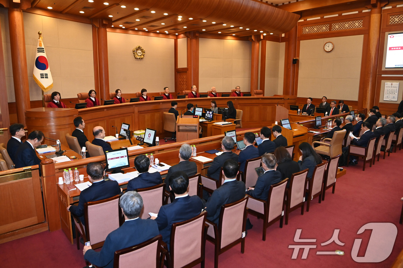 (서울=뉴스1) 사진공동취재단 = 6일 오전 서울 종로구 헌법재판소에서 윤석열 대통령 탄핵심판 6차 변론이 열리고 있다. 2025.2.6/뉴스1