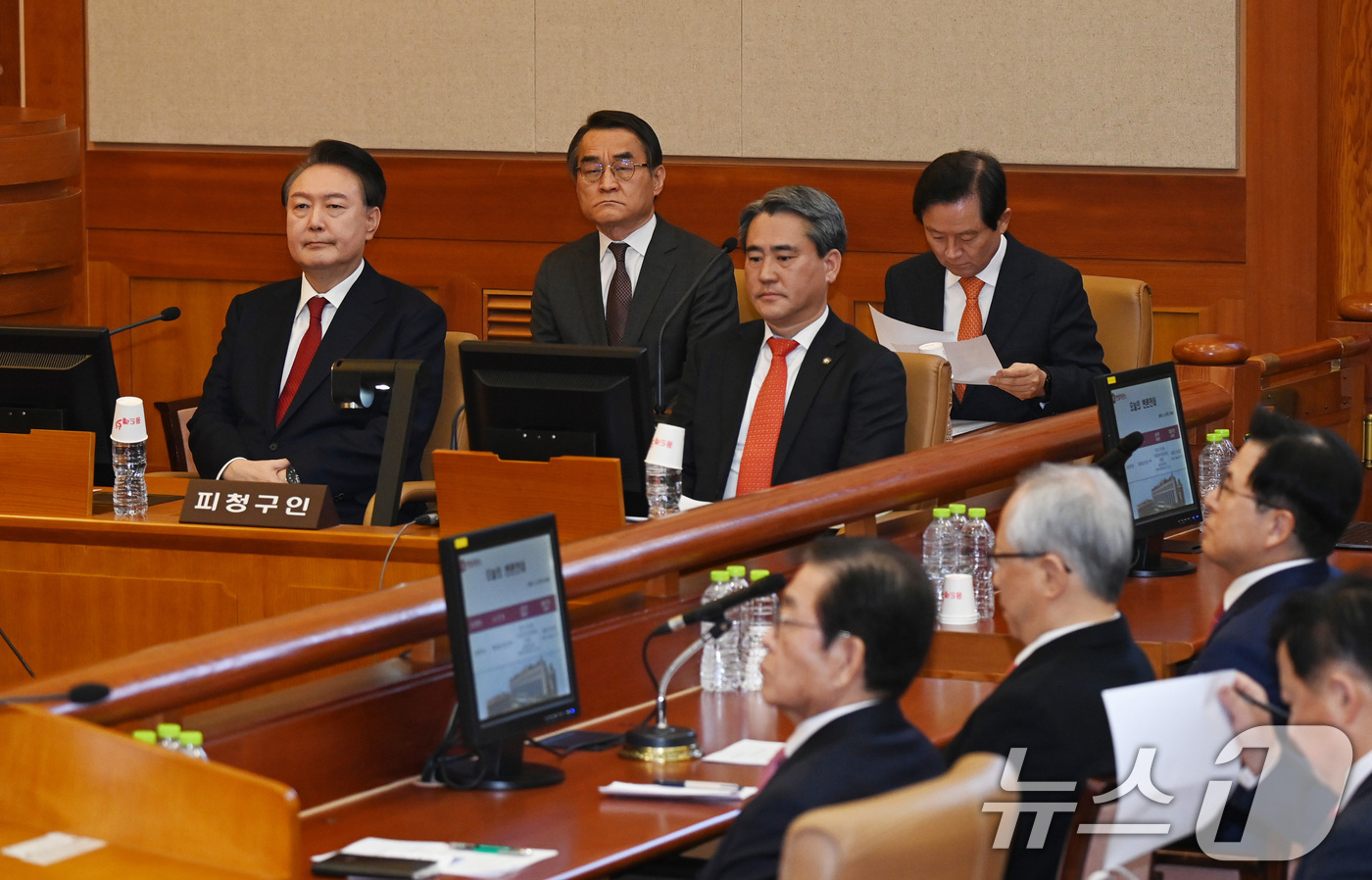 (서울=뉴스1) 사진공동취재단 = 윤석열 대통령이 6일 오전 서울 종로구 헌법재판소 대심판정에서 열린 탄핵심판 6차 변론기일에서 출석해 있다. 2025.2.6/뉴스1