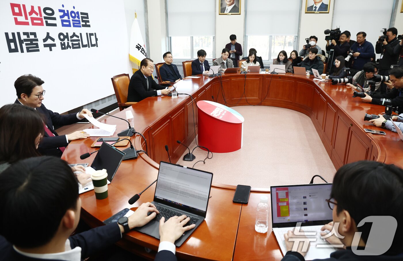 본문 이미지 - 권영세 국민의힘 비상대책위원장이 6일 오전 서울 여의도 국회에서 신년 기자간담회를 하고 있다. 2025.2.6/뉴스1 ⓒ News1 김민지 기자