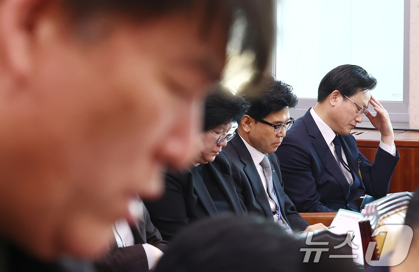 (서울=뉴스1) 김민지 기자 = 김이배 제주항공 대표가 6일 오전 서울 여의도 국회에서 열린 12.29 여객기 참사 진상규명과 피해자 및 유가족 피해구제 특별위원회 전체회의에서 박 …