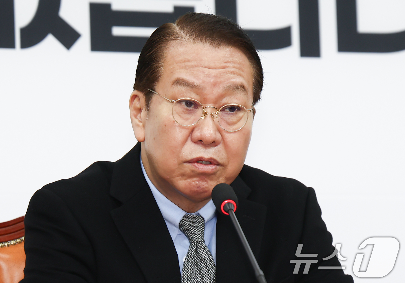 (서울=뉴스1) 김민지 기자 = 권영세 국민의힘 비상대책위원장이 6일 오전 서울 여의도 국회에서 신년 기자간담회를 하고 있다. 2025.2.6/뉴스1