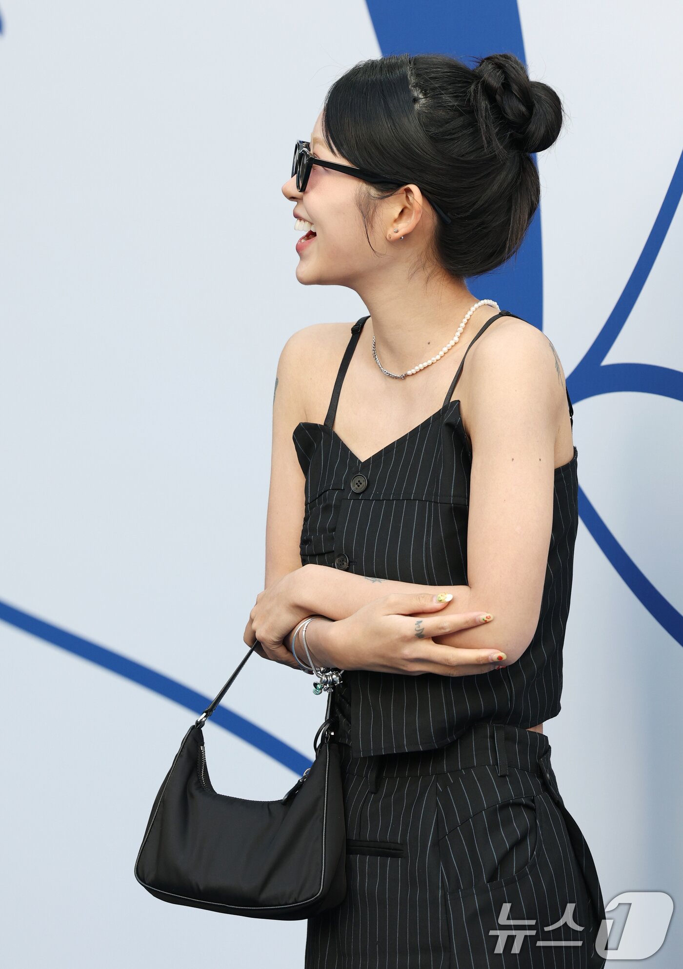 본문 이미지 - ‘고 최진실 딸’ 최준희가 6일 서울 중구 동대문디자인플라자&#40;DDP&#41;에서 열린 ‘2025 F/W서울패션위크’ ‘페노메논시퍼’ 컬렉션에 참석해 미소를 짓고 있다. ⓒ News1 권현진 기자