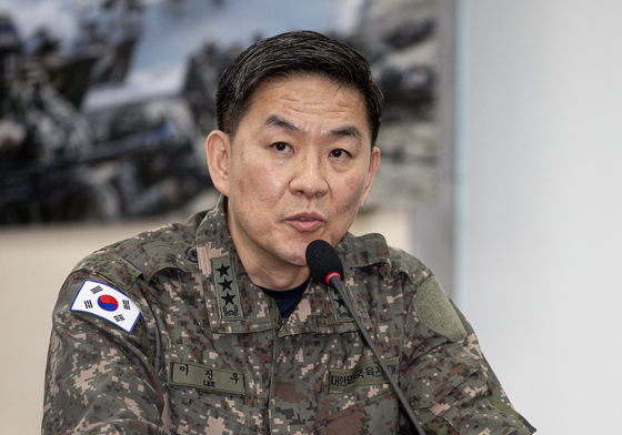 "의원 끌어내라는 지시 없었다"…이진우, 尹 재판서 진술 번복