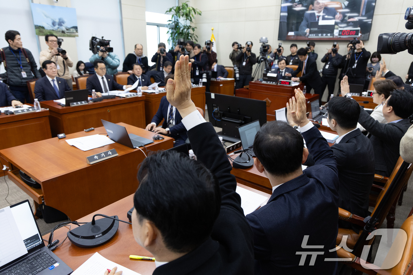 (서울=뉴스1) 이재명 기자 = 안규백 윤석열 정부의 비상계엄 선포를 통한 내란 혐의 진상규명 국정조사특별위원회 위원장이 6일 오전 서울 여의도 국회에서 열린 국조특위 제3차 청문 …