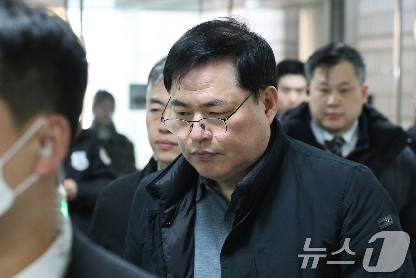 본문 이미지 - 이재명 더불어민주당 대표의 경선 자금 불법 수수 의혹으로 재판에 넘겨진 유동규 전 성남도시개발공사 기획본부장이 6일 오후 서울 서초구 서울고등법원에서 열린 항소심 선고 공판에 출석하고 있다. 2025.2.6/뉴스1 ⓒ News1 신웅수 기자