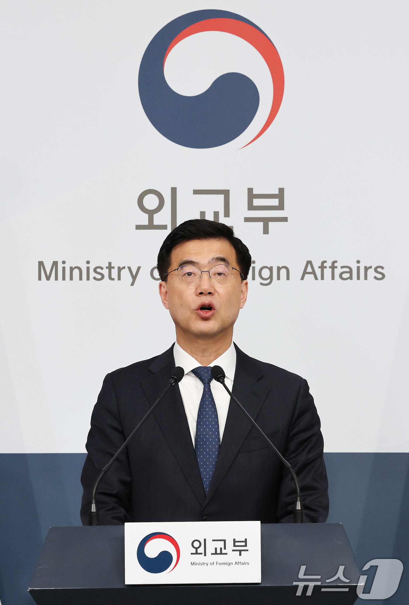 (서울=뉴스1) = 이재웅 외교부 대변인이 6일 서울 종로구 외교부 청사에서 정례브리핑을 하고 있다. 2025.2.6/뉴스1