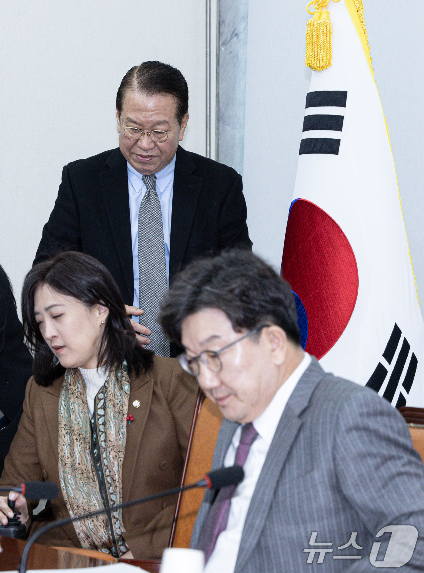 (서울=뉴스1) 이재명 기자 = 권영세 국민의힘 비상대책위원장이 6일 오전 서울 여의도 국회에서 열린 비상대책위원회의에 참석하고 있다. 2025.2.6/뉴스1