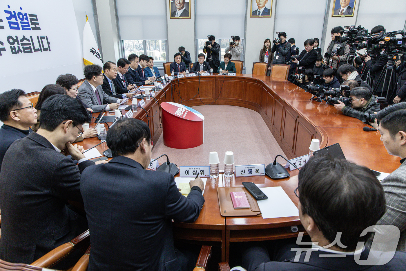 (서울=뉴스1) 이재명 기자 = 권영세 국민의힘 비상대책위원장이 6일 오전 서울 여의도 국회에서 열린 비상대책위원회의에서 발언을 하고 있다. 2025.2.6/뉴스1