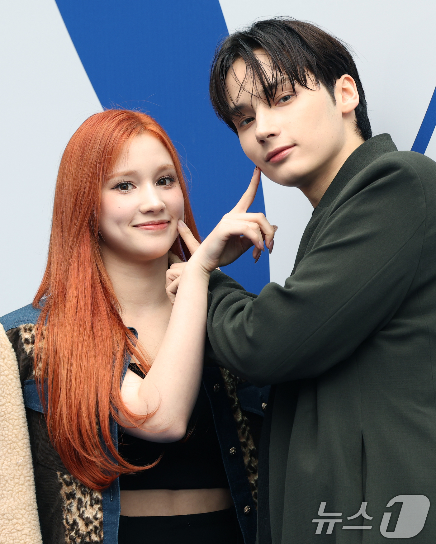 (서울=뉴스1) 권현진 기자 = 투모로우바이투게더 휴닝카이와 케플러 휴닝바히에(왼쪽) 남매가 6일 서울 중구 동대문디자인플라자(DDP)에서 열린 ‘2025 F/W서울패션위크’ ‘곽 …