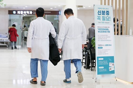 신경외과의사회, 도수치료 등 관리급여 전환 '반발'…"보험사 위한 특혜"