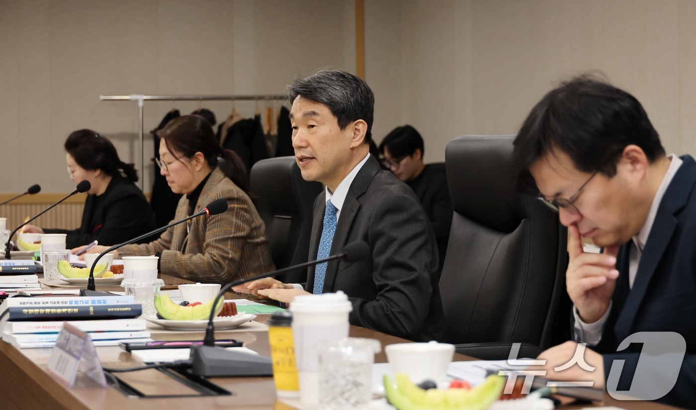 (서울=뉴스1) = 이주호 사회부총리 겸 교육부 장관이 6일 대구 동구 한국사학진흥재단에서 열린 '한국사학진흥재단 역할 재정립 방안 보고회'에서 모두발언을 하고 있다. (교육부 제 …