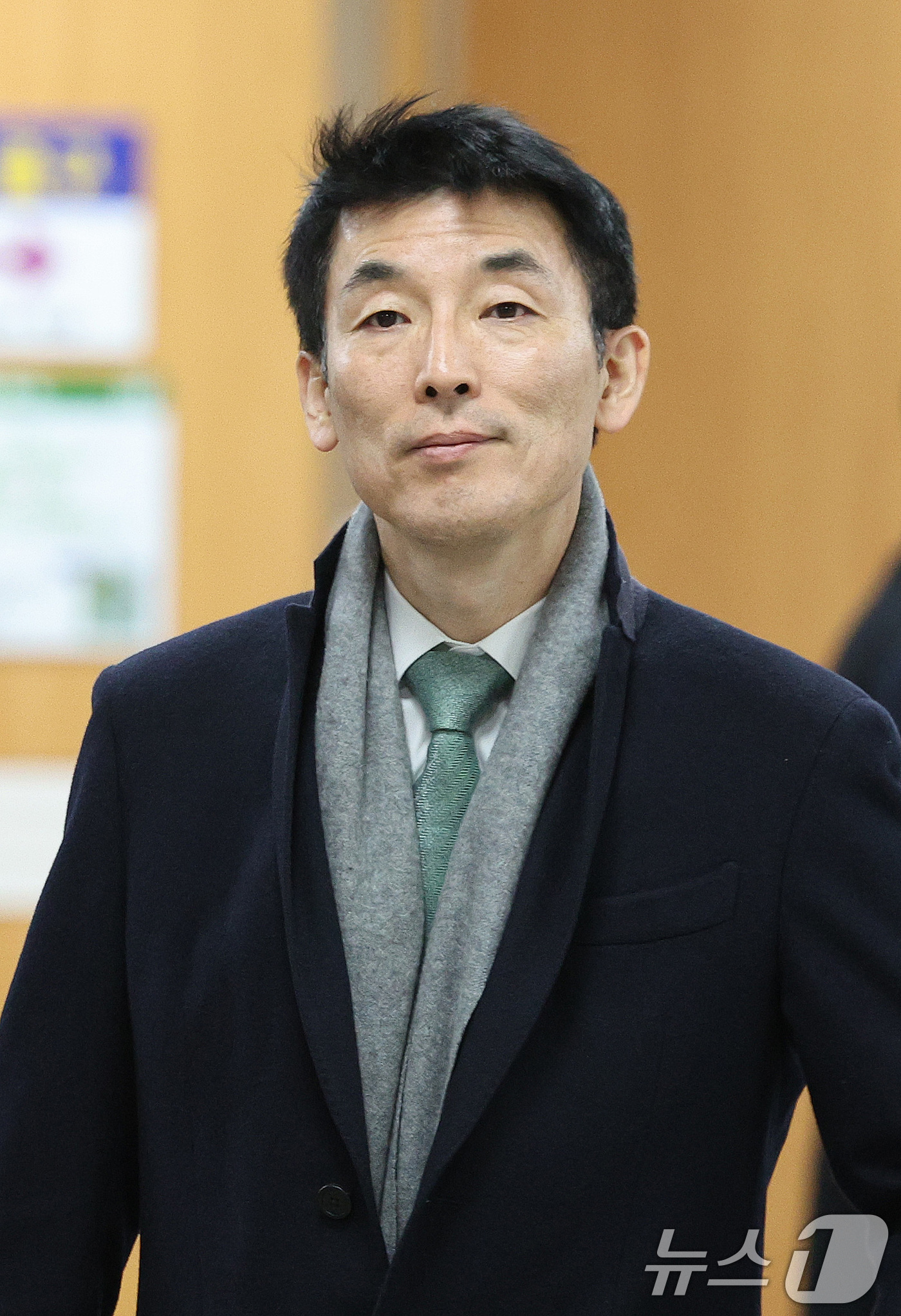 (서울=뉴스1) 신웅수 기자 = 김용현 전 국방부 장관 변호인단인 이하상 변호사가 6일 오후 서울 서초구 서울중앙지법에서 열린 김 전 장관의 내란 혐의 공판준비기일에 출석하고 있다 …