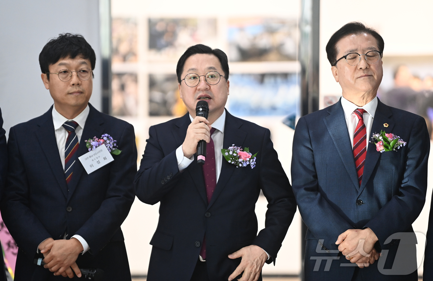 (대전=뉴스1) 김기태 기자 = 이장우 대전시장이 6일 대전시청 전시실에서 열린 한국사진기자협회 대전·충남지회 제21회 대전·충남 보도사진전 개막식에서 축사하고 있다. 2025.2 …
