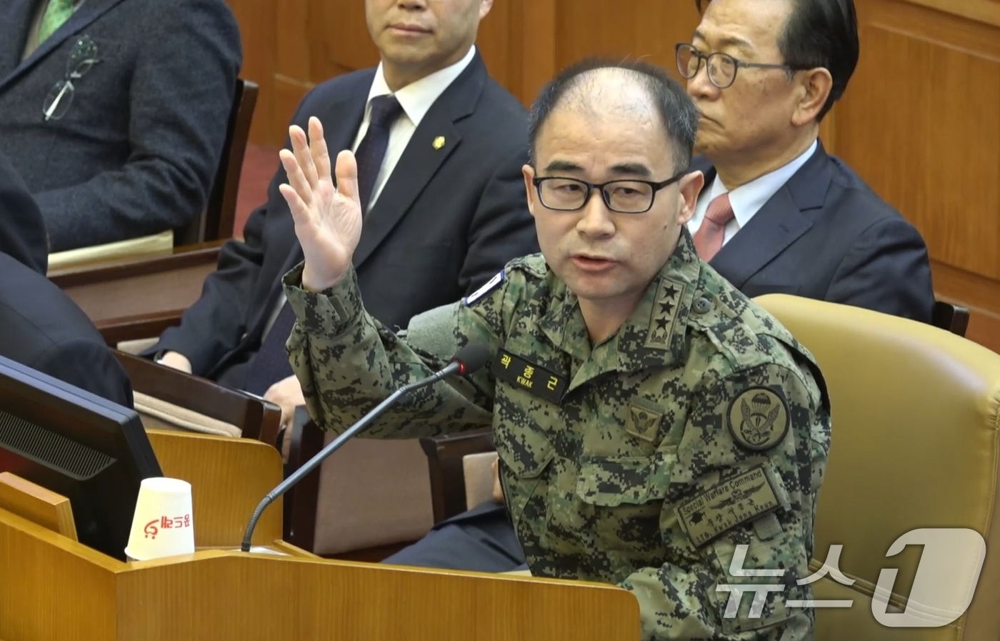 (서울=뉴스1) = 곽종근 전 육군 특수전사령관이 6일 서울 종로구 헌법재판소에서 열린 탄핵 심판 6차 변론기일에서 질문에 답하고 있다. (헌법재판소 제공) 2025.2.6/뉴스1 …