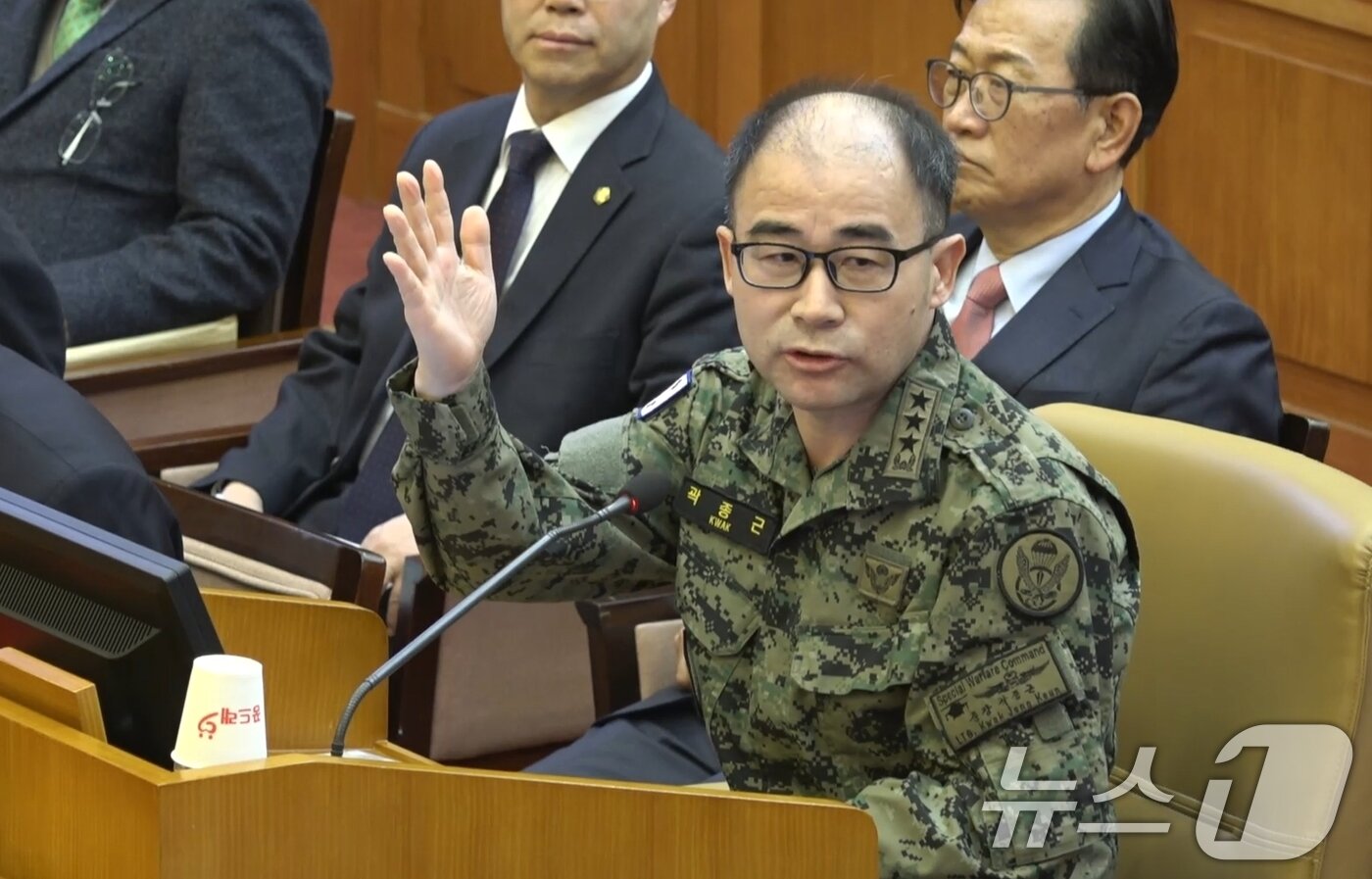 본문 이미지 - 곽종근 전 육군 특수전사령관이 6일 서울 종로구 헌법재판소에서 열린 탄핵 심판 6차 변론기일에서 질문에 답하고 있다. &#40;헌법재판소 제공&#41; 2025.2.6/뉴스1