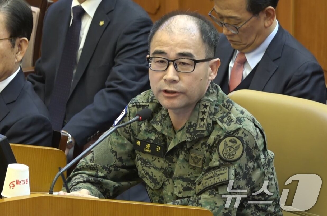 본문 이미지 - 곽종근 전 육군 특수전사령관이 6일 서울 종로구 헌법재판소에서 열린 탄핵 심판 6차 변론기일에서 질문에 답하고 있다. &#40;헌법재판소 제공&#41; 2025.2.6/뉴스1