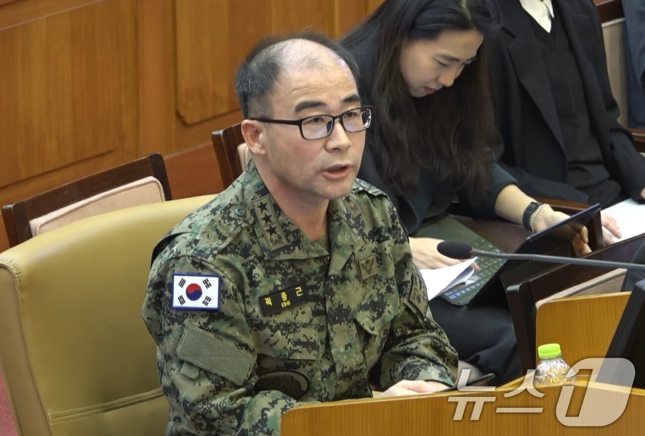 본문 이미지 - 곽종근 전 육군 특수전사령관이 지난 6일 서울 종로구 헌법재판소에서 열린 탄핵 심판 6차 변론기일에서 질문에 답하고 있다. &#40;헌법재판소 제공&#41; 2025.2.6/뉴스1 ⓒ News1 임세영 기자