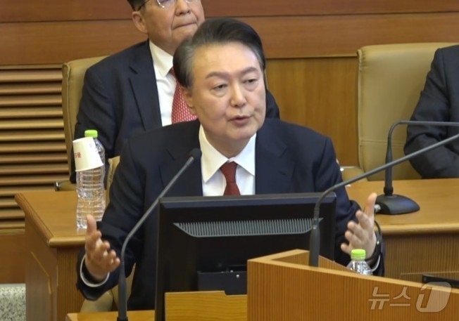 (서울=뉴스1) = 윤석열 대통령이 6일 서울 종로구 헌법재판소에서 열린 탄핵 심판 6차 변론기일에서 발언하고 있다. (헌법재판소 제공) 2025.2.6/뉴스1