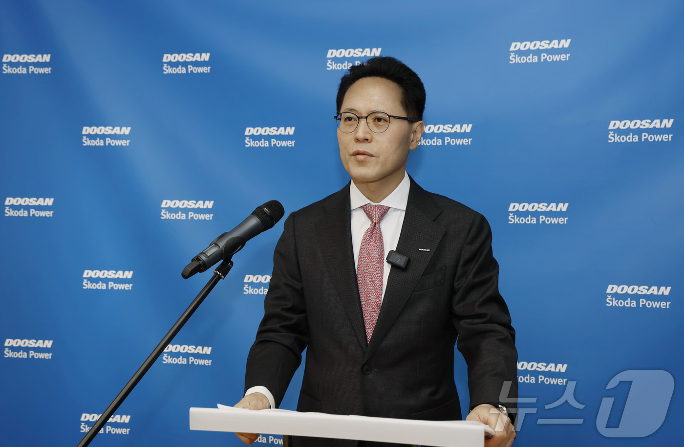 (서울뉴스1) 최동현 기자 = 6일(현지시간) 체코 프라하 증권거래소에서 열린 두산스코다파워 상장 기념식에서 두산에너빌리티 박상현 사장이 기념 축사를 하고 있다.(두산에너빌리티 제 …