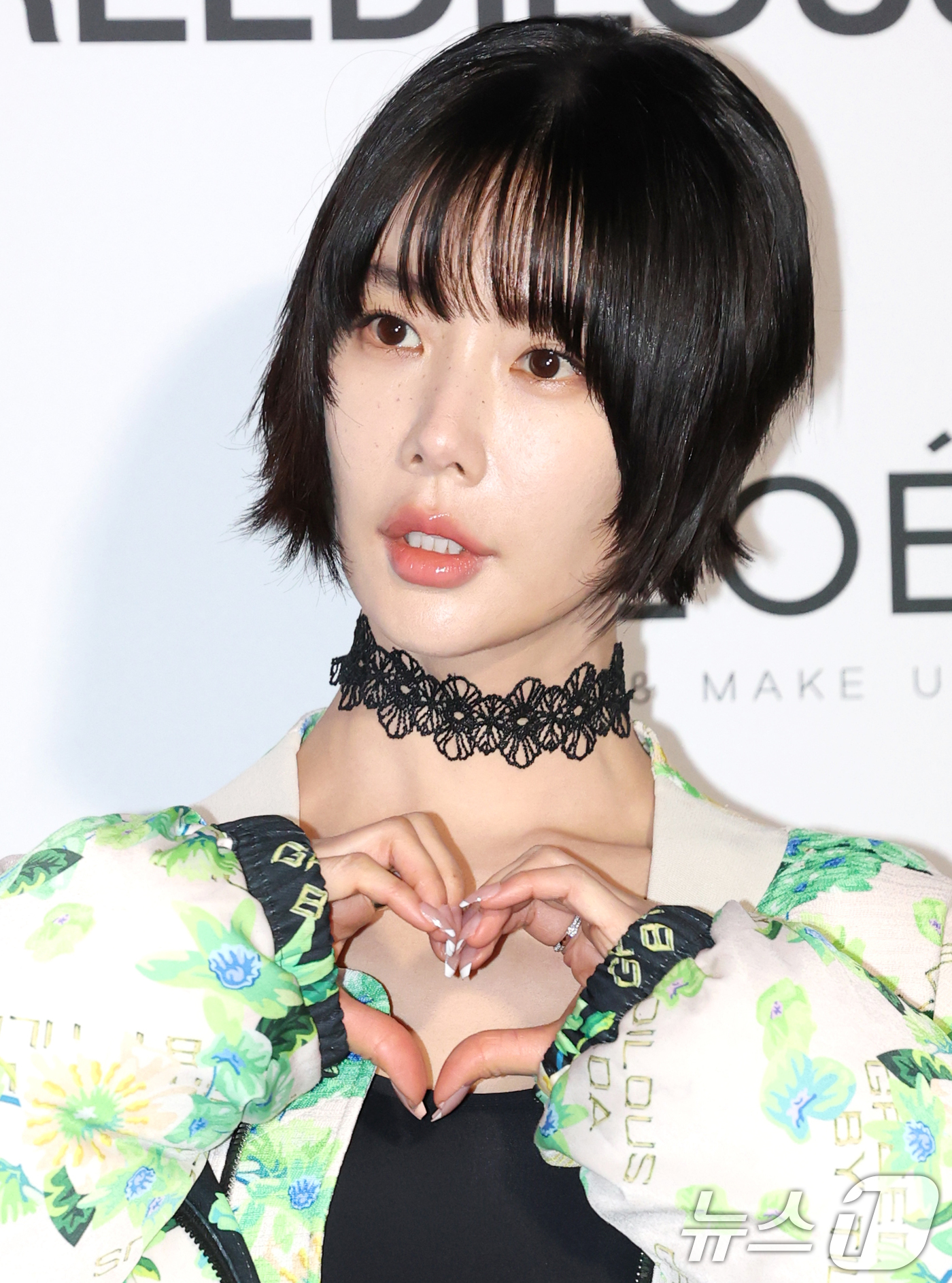 (서울=뉴스1) 권현진 기자 = 방송인 클라라가 6일 서울 중구 동대문디자인플라자(DDP)에서 열린 ‘2025 F/W서울패션위크’ ‘그리디어스’ 컬렉션에 참석해 포즈를 취하고 있다 …