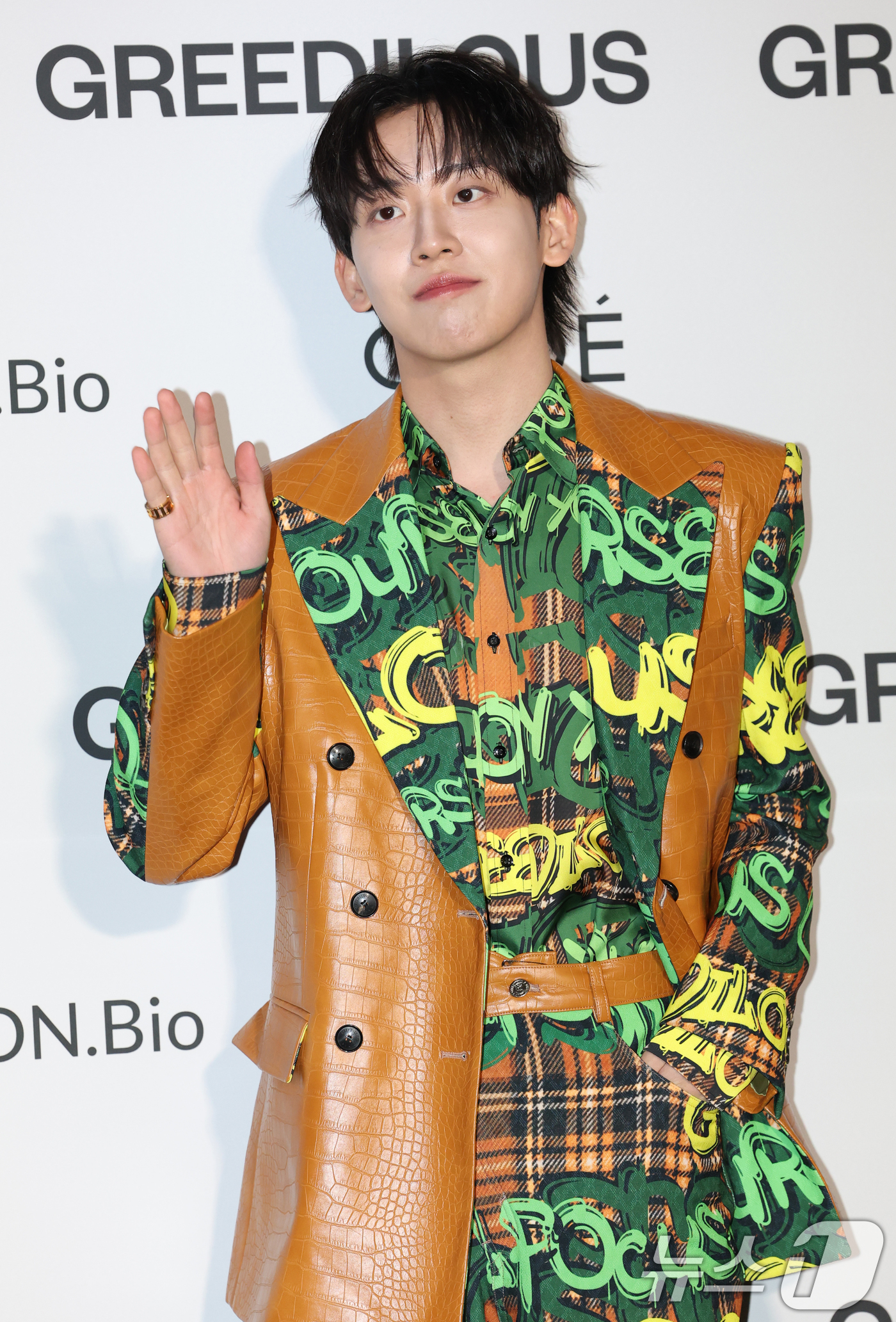 (서울=뉴스1) 권현진 기자 = 유튜버 허성범이 6일 서울 중구 동대문디자인플라자(DDP)에서 열린 ‘2025 F/W서울패션위크’ ‘그리디어스’ 컬렉션에 참석해 포즈를 취하고 있다 …