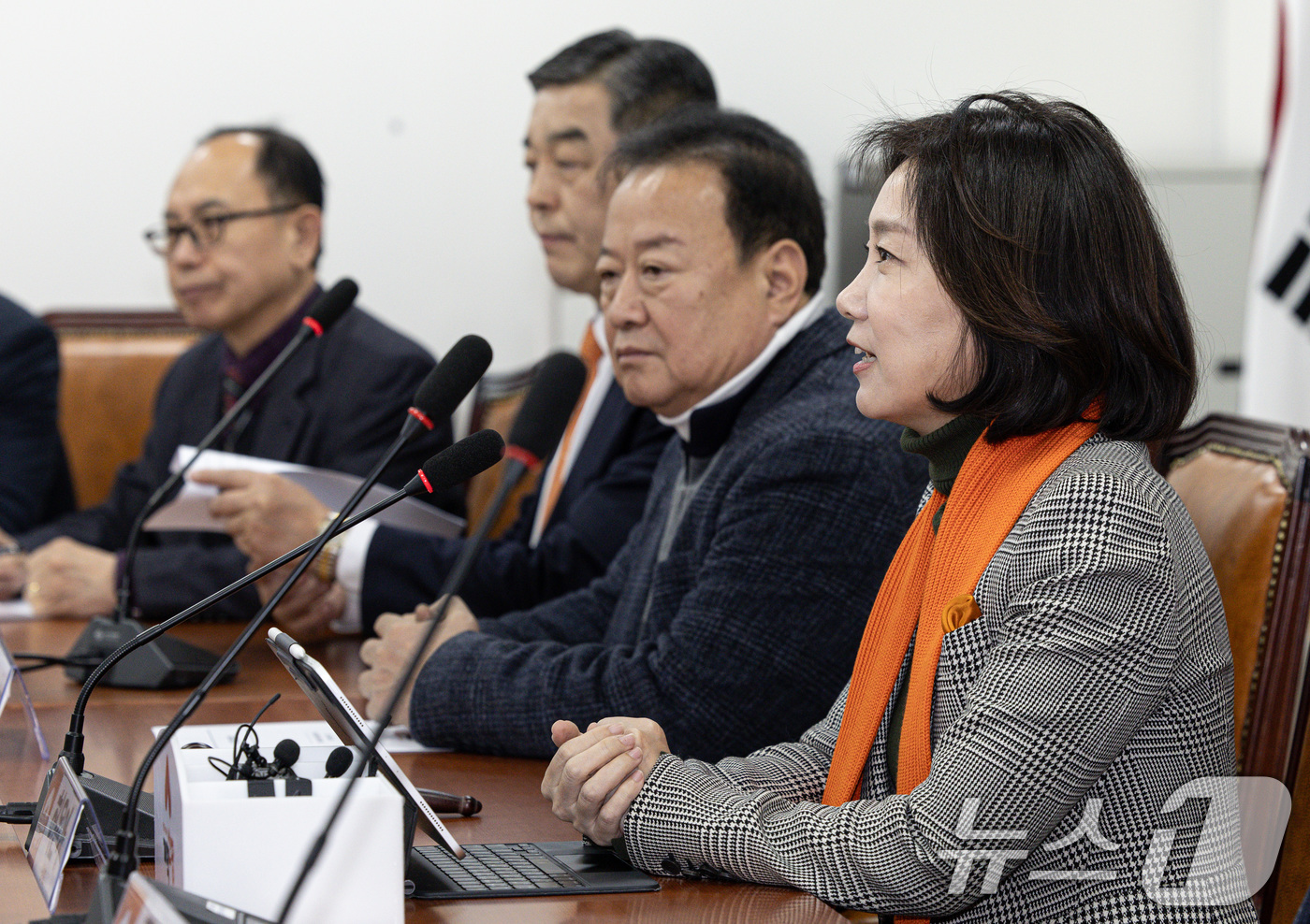 (서울=뉴스1) 이재명 기자 = 허은아 개혁신당 대표가 7일 오전 서울 여의도 국회에서 열린 최고위원회의에서 발언을 하고 있다. 2025.2.7/뉴스1