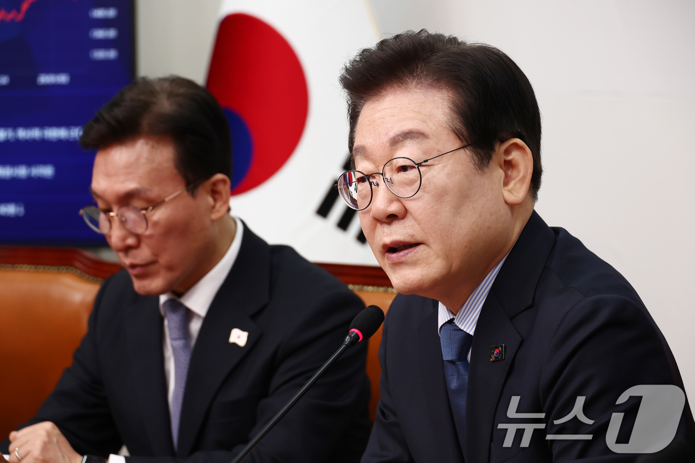 (서울=뉴스1) 김민지 기자 = 이재명 더불어민주당 대표가 7일 오전 서울 여의도 국회에서 열린 최고위원회의에서 모두 발언을 하고 있다. 2025.2.7/뉴스1