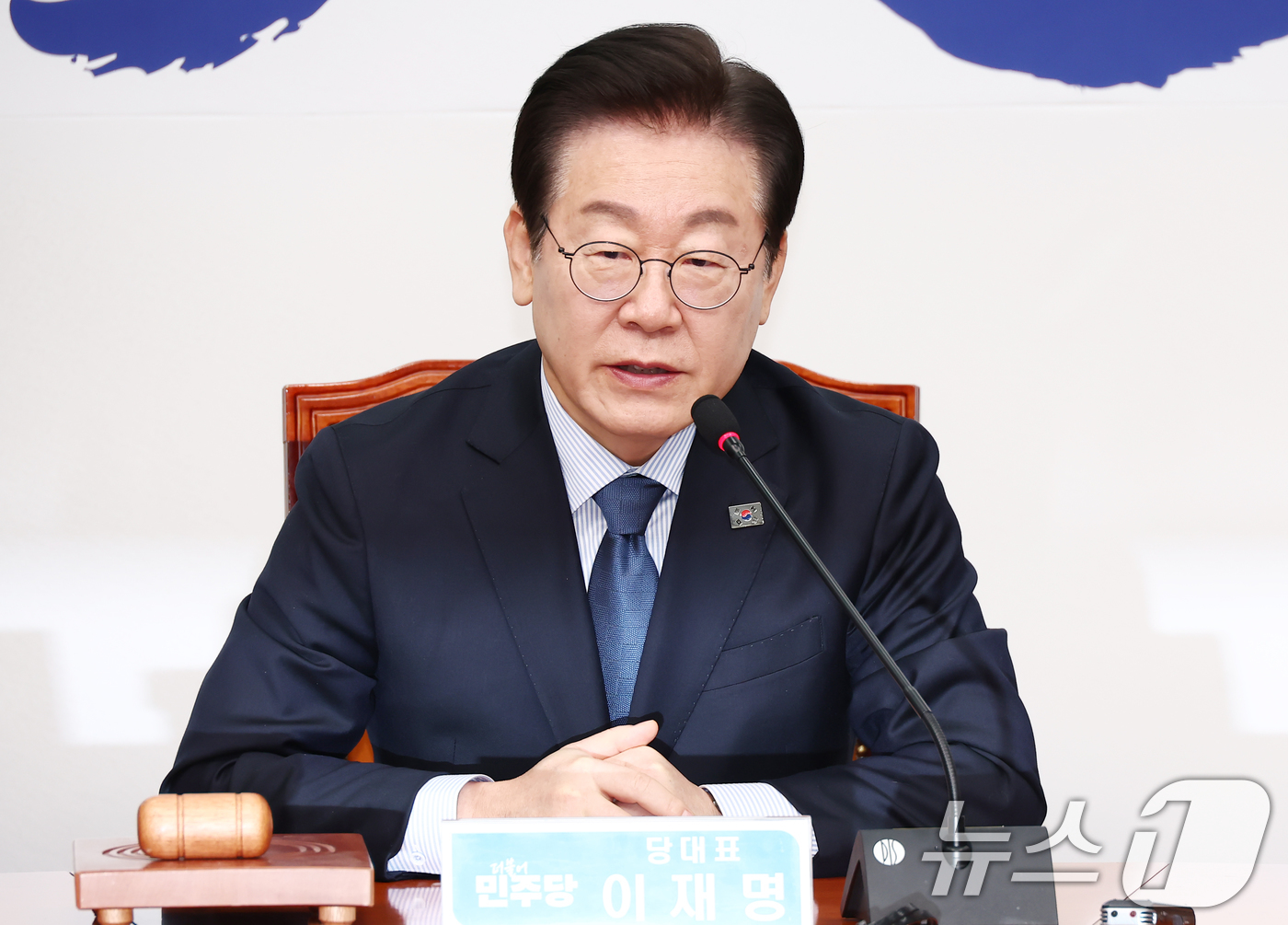 (서울=뉴스1) 김민지 기자 = 이재명 더불어민주당 대표가 7일 오전 서울 여의도 국회에서 열린 최고위원회의에서 모두 발언을 하고 있다. 2025.2.7/뉴스1